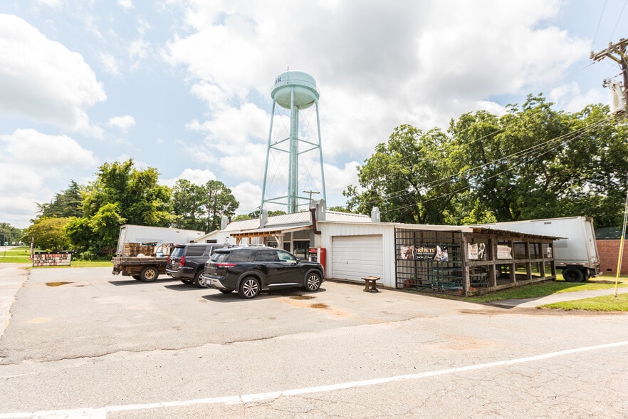 5999 Wylie Ave, Hickory Grove, SC for sale - Building Photo - Image 2 of 7