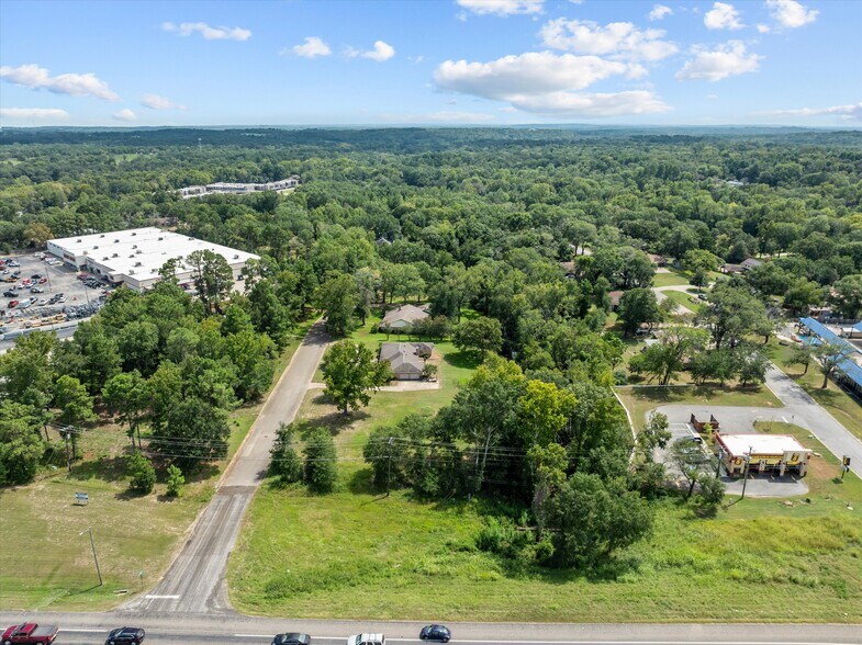 103 Wesley Dr, Palestine, TX for lease - Building Photo - Image 2 of 12