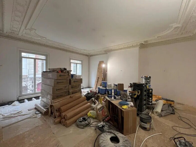 11 bis Rue Balzac, Paris for lease - Interior Photo - Image 3 of 22