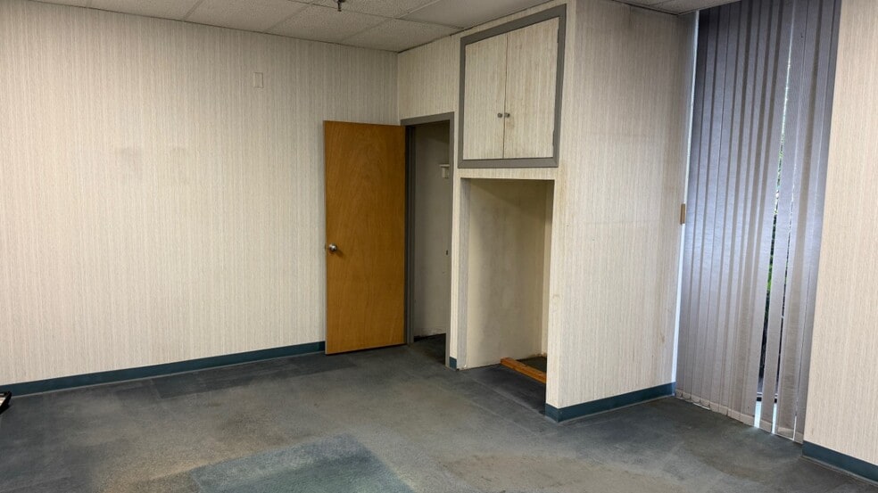 155 Adams Ave, Hauppauge, NY for sale - Interior Photo - Image 3 of 7