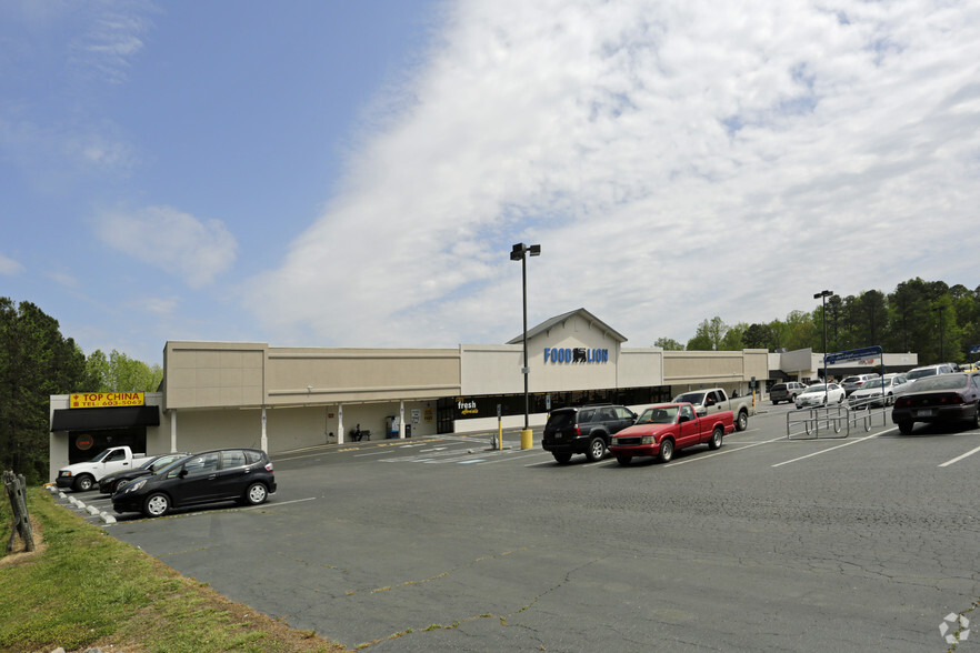 109-111 Hilltop Vlg, Oxford, NC for lease - Building Photo - Image 2 of 10