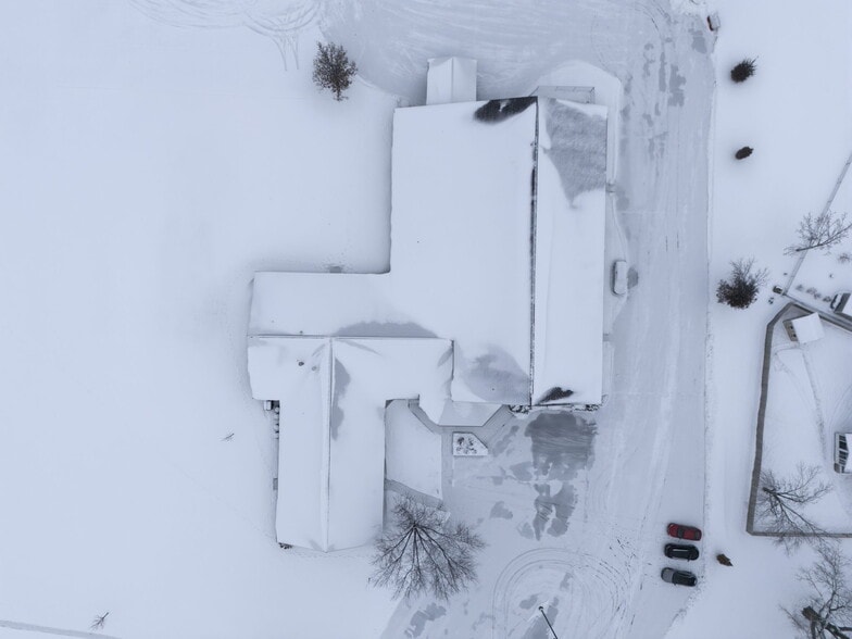 1700 Boyson Rd NE, Cedar Rapids, IA for sale - Building Photo - Image 2 of 37