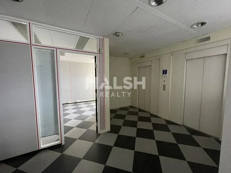 Office in Roanne for lease - Interior Photo - Image 2 of 14