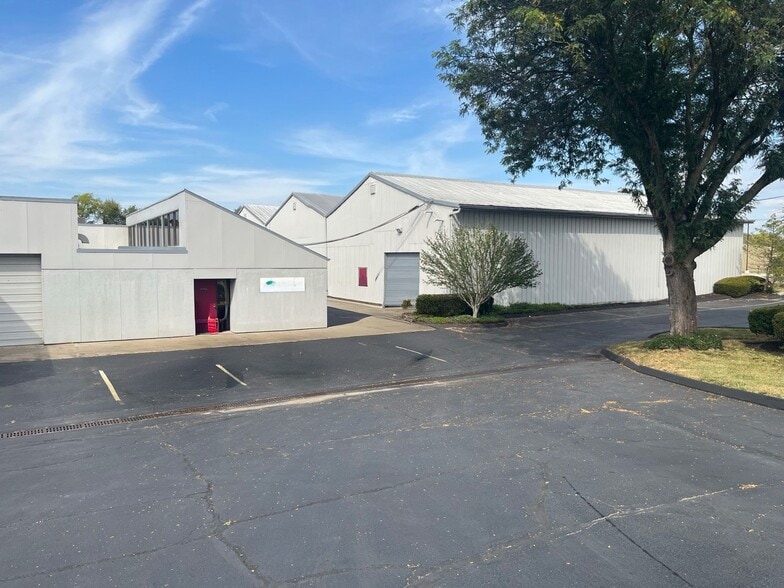 7188 Main St, Newtown, OH for lease - Primary Photo - Image 1 of 3