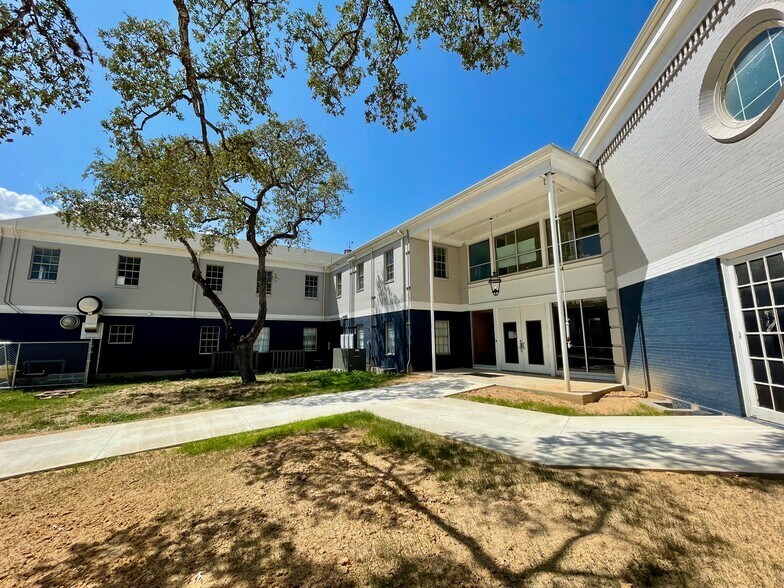 802 Oblate Dr, San Antonio, TX for sale - Primary Photo - Image 1 of 1