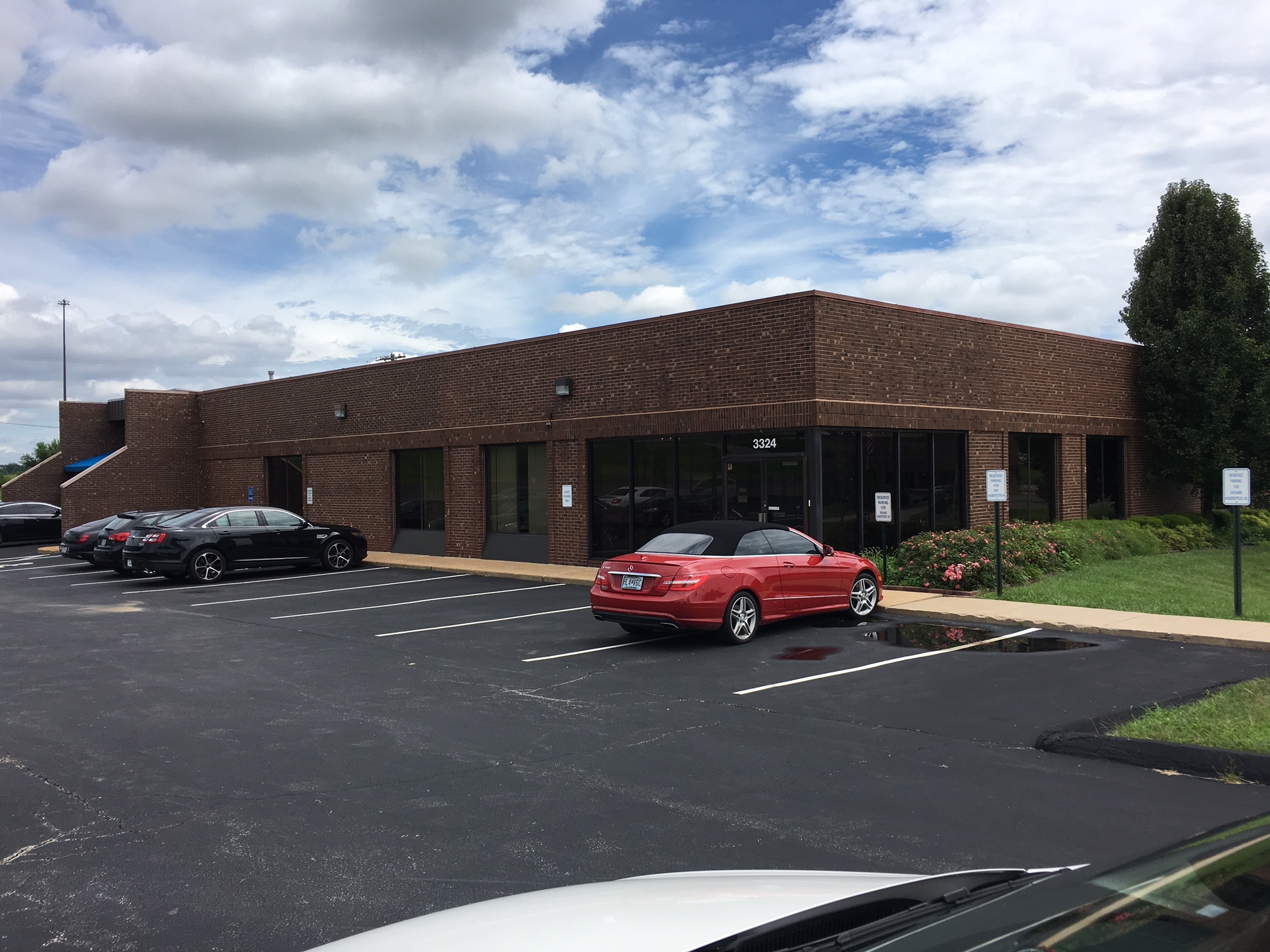 3324 Hollenberg Dr, Bridgeton, MO 63044 - Office for Sale | LoopNet