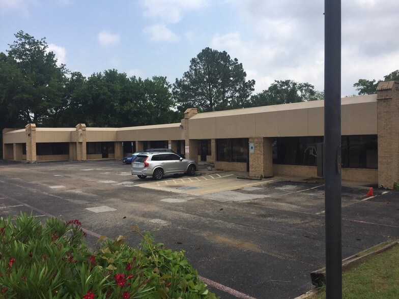 1602 Pine Tree Rd, Longview, TX 75604