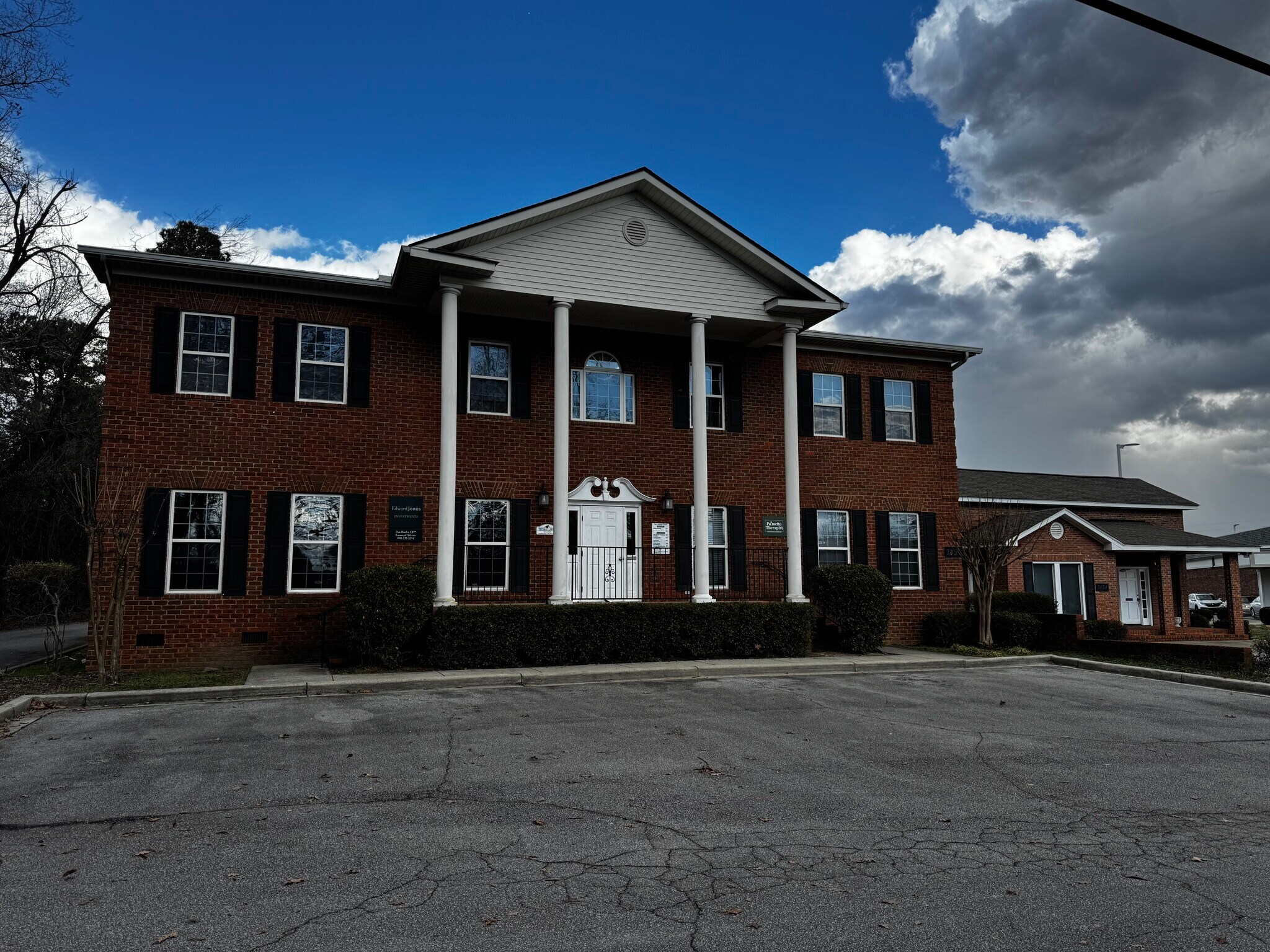 Office in Irmo, SC for sale Primary Photo- Image 1 of 1