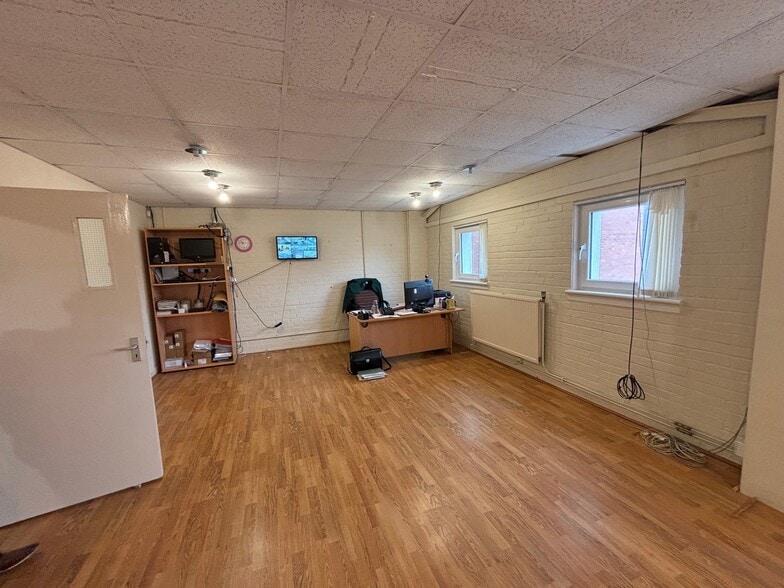 101 Brook St, Glasgow for lease - Building Photo - Image 2 of 11