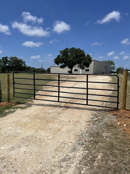 204 FM 696, Elgin, TX for sale - Building Photo - Image 1 of 1