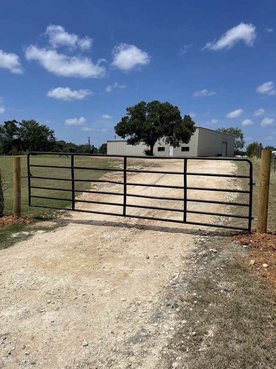 204 FM 696, Elgin, TX for sale Primary Photo- Image 1 of 1