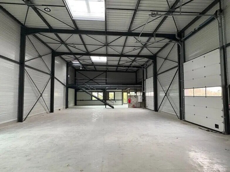 Flex in Jons for lease - Interior Photo - Image 3 of 8