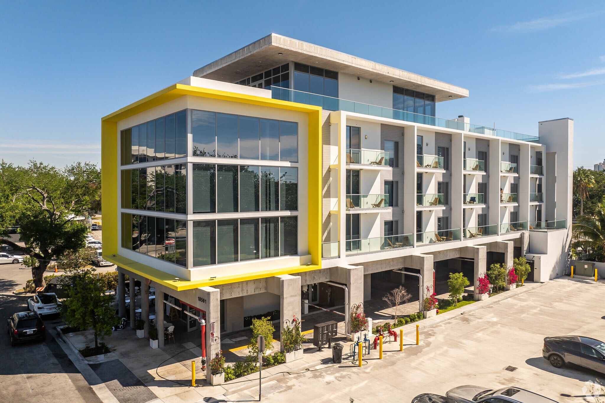 18501 NE 25th Ct, North Miami Beach, FL for sale Primary Photo- Image 1 of 1