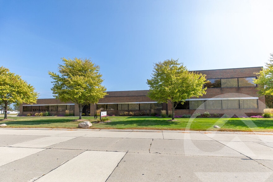 4250 Normandy Ct, Royal Oak, MI for sale - Primary Photo - Image 1 of 1