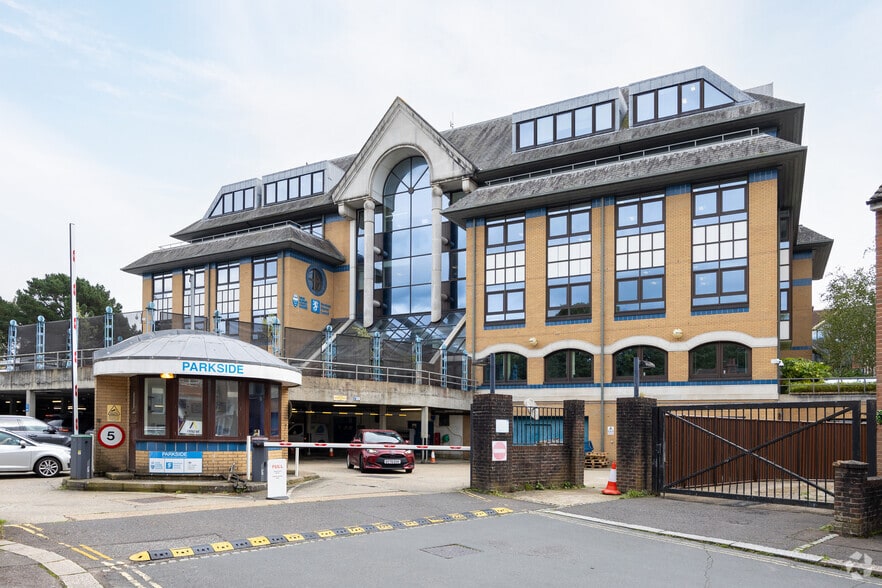 Chart Way, Horsham for sale - Primary Photo - Image 1 of 1