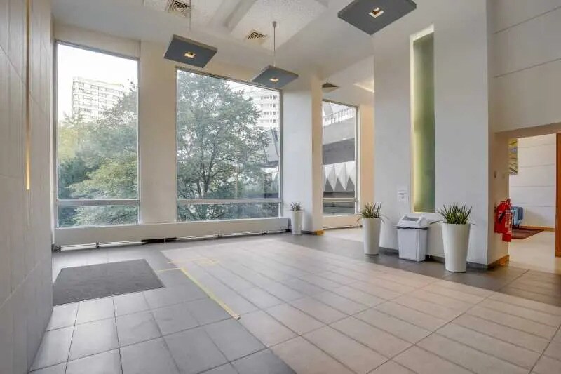 Office in Courbevoie for lease - Lobby - Image 1 of 5