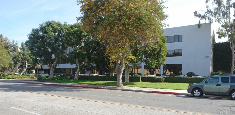 1521 W Cameron Ave, West Covina, CA for lease - Building Photo - Image 3 of 3