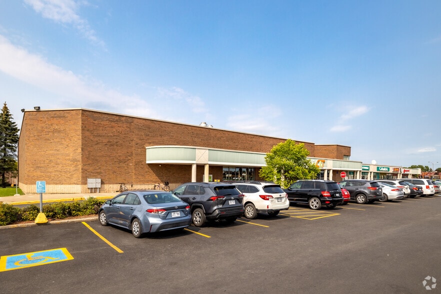8200-8230 Boul Taschereau, Brossard, QC for lease - Building Photo - Image 3 of 8