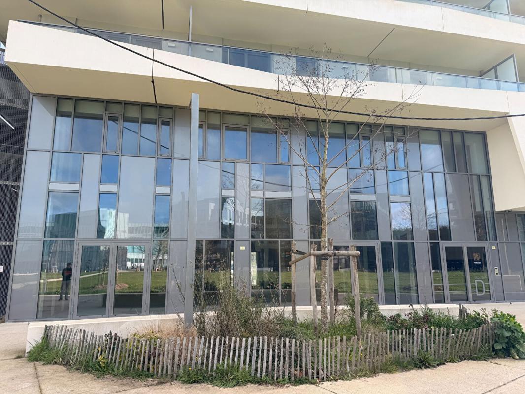Retail in Caen for lease Building Photo- Image 1 of 5