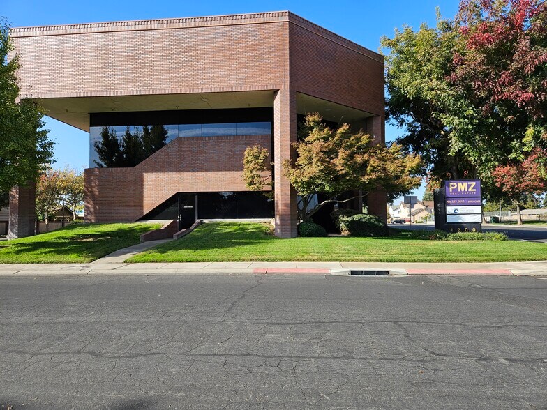 1200 E Orangeburg Ave, Modesto, CA for lease - Building Photo - Image 1 of 2