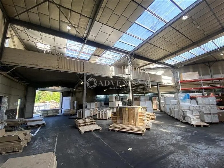 Flex in Rosny-sous-Bois for lease - Interior Photo - Image 1 of 8