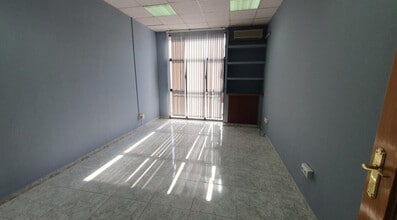 Office in Fuenlabrada, Madrid for lease Interior Photo- Image 1 of 4