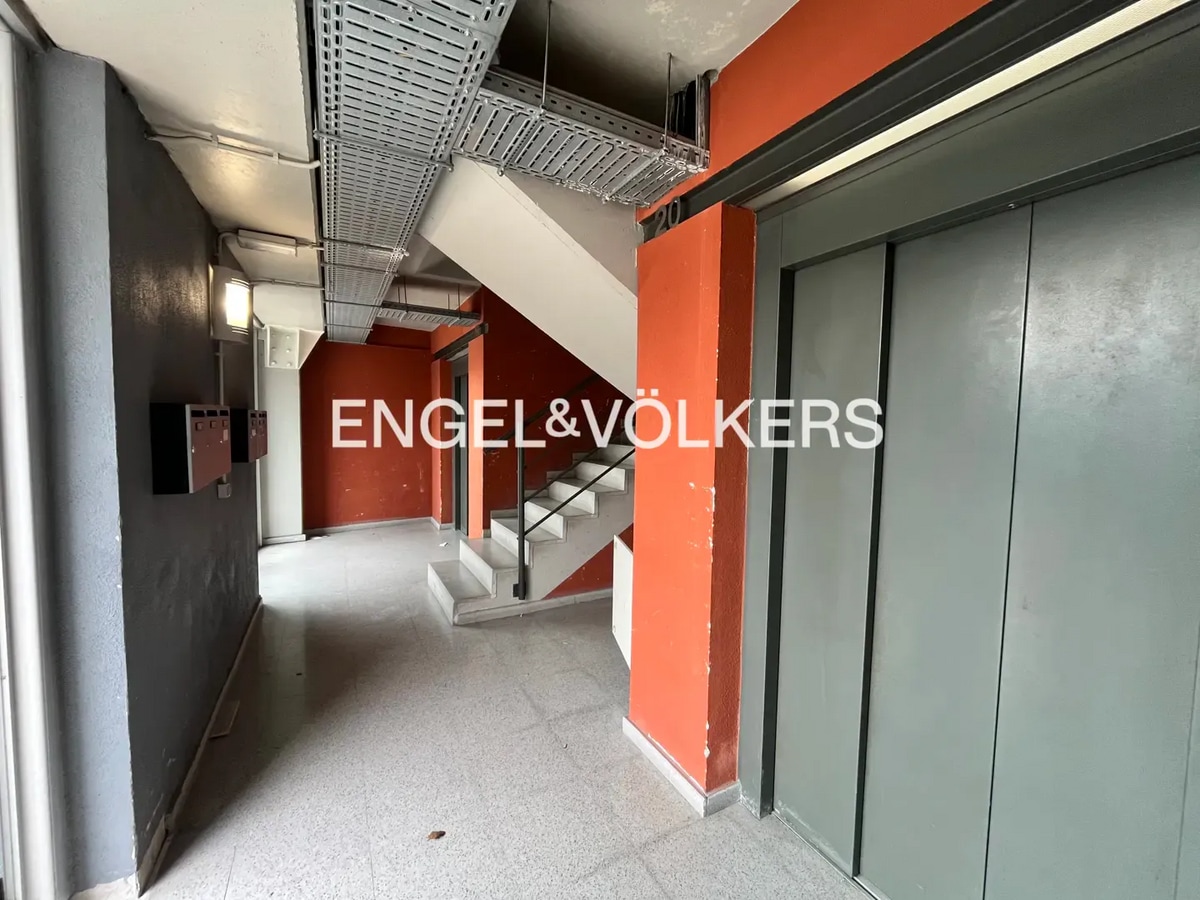 Badalona, BAR 08915 -  -  - Interior Photo - Image 1 of 24