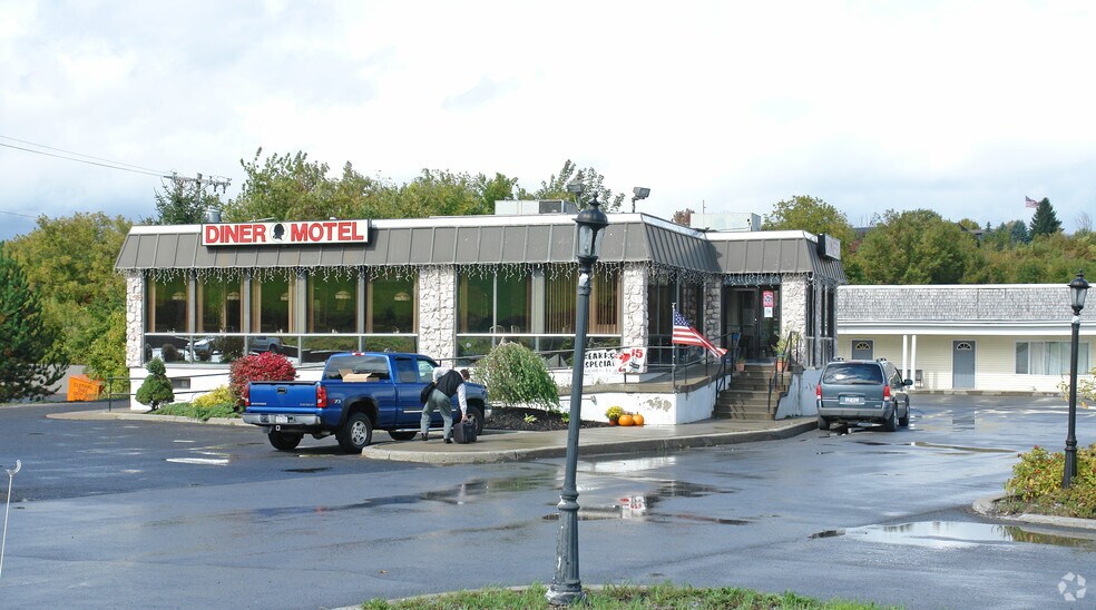 1009 Main St, Cobleskill, NY 12043 Colonial Court Motel