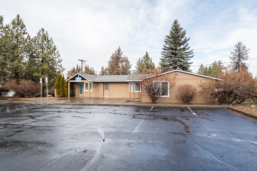 909 SE 2nd St, Bend, OR for lease - Building Photo - Image 3 of 7