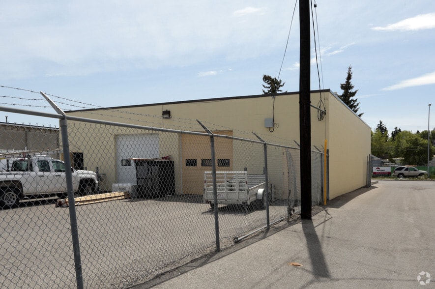 318 36th Ave NE, Calgary, AB for lease - Building Photo - Image 3 of 4