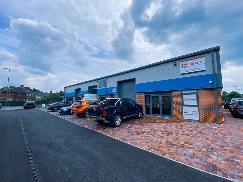 Warrington Rd, Leigh for lease - Building Photo - Image 2 of 15