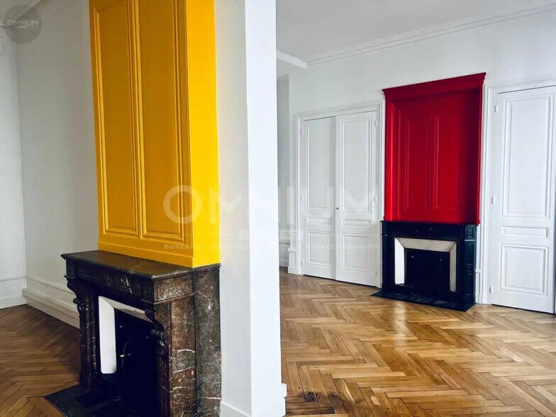 Office in Lyon for lease - Interior Photo - Image 2 of 10