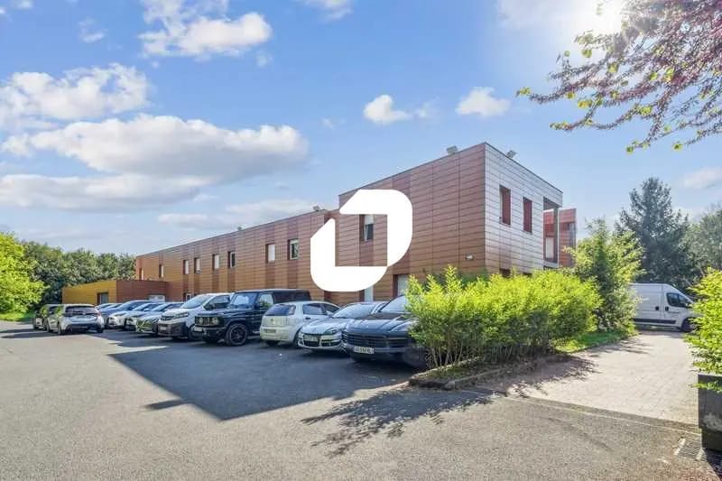 Office in Tremblay-en-France for lease - Building Photo - Image 1 of 9