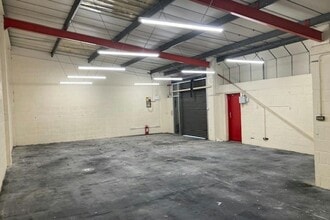 Longshot Ln, Bracknell for lease Interior Photo- Image 2 of 3