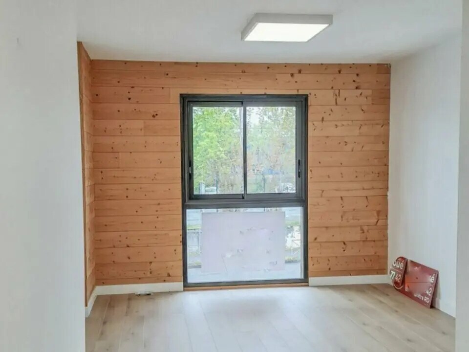 Office in BRIVE-LA-GAILLARDE for lease Interior Photo- Image 1 of 2