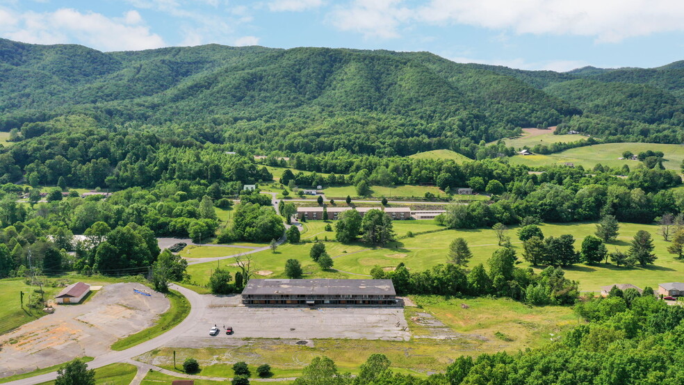 185 Golf Course Rd, Unicoi, TN for sale - Primary Photo - Image 1 of 1