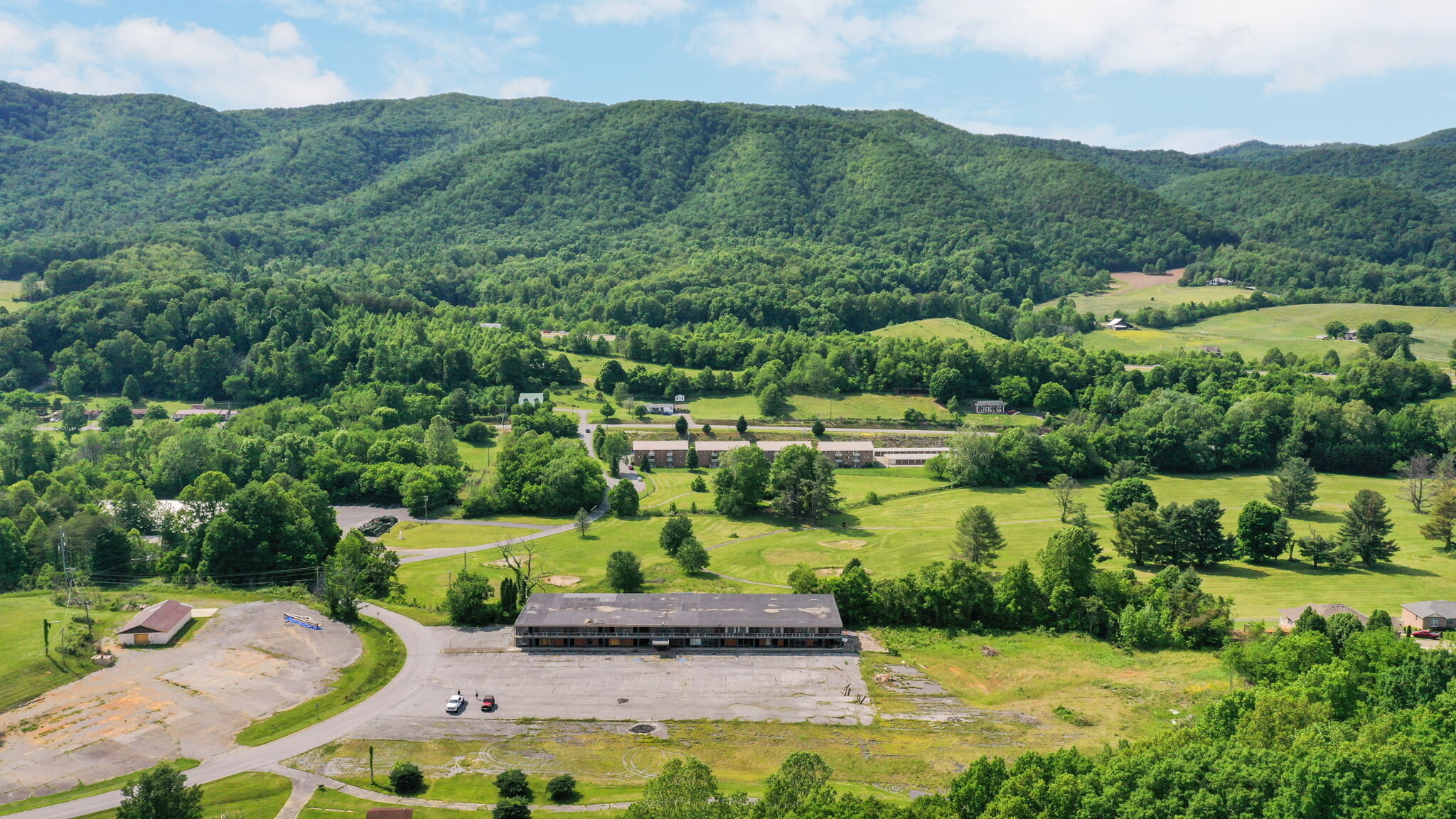 185 Golf Course Rd, Unicoi, TN for sale Primary Photo- Image 1 of 1