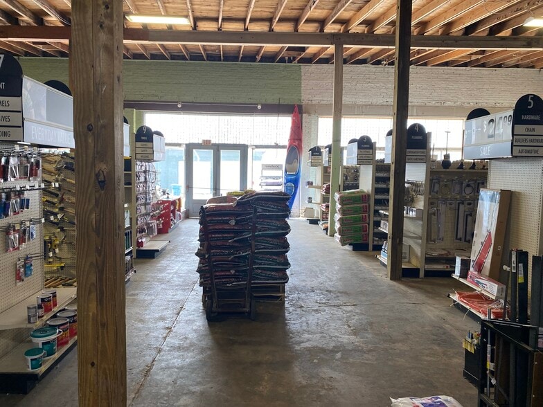 103 N Main St, Mount Gilead, NC for sale - Interior Photo - Image 2 of 7