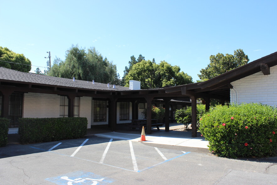 2100 Forest Ave, San Jose, CA for lease - Building Photo - Image 2 of 4