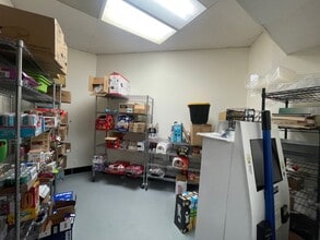 740 S Vella Rd, Palm Springs, CA for lease Interior Photo- Image 2 of 2