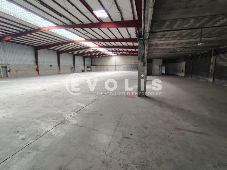 Industrial in Sucy En Brie for lease - Interior Photo - Image 3 of 14