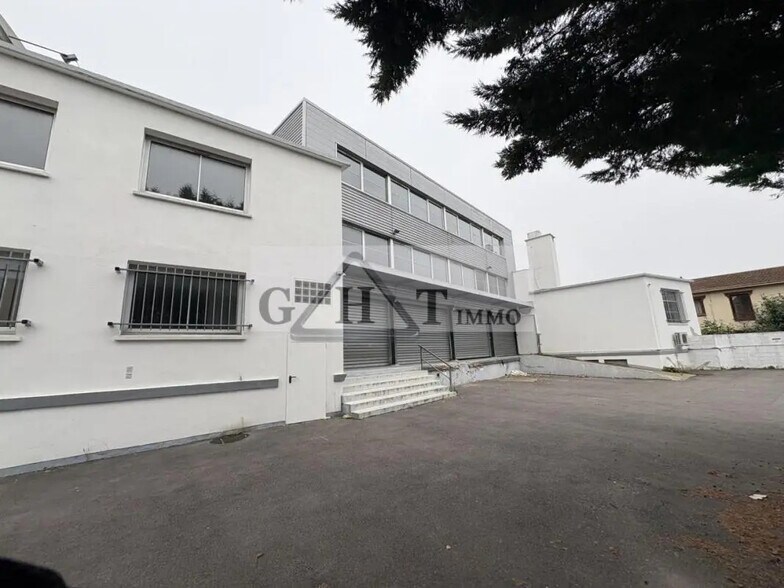 Industrial in Nanterre for lease - Building Photo - Image 2 of 12