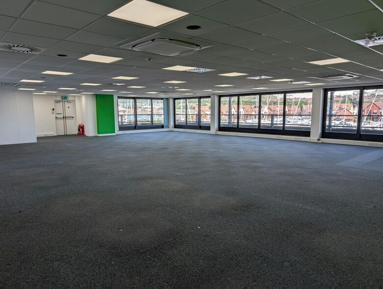 Marine Keep, Portsmouth for lease - Interior Photo - Image 3 of 36
