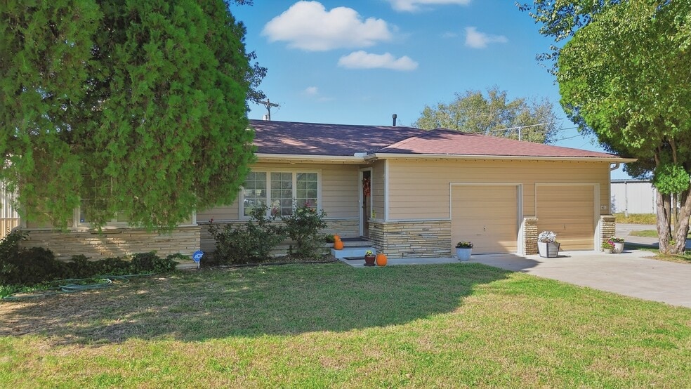 601 S Cherokee St, Catoosa, OK for sale - Building Photo - Image 3 of 36