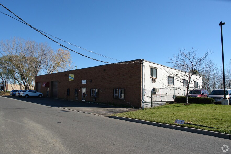 333 16th St, Carlstadt, NJ 07072