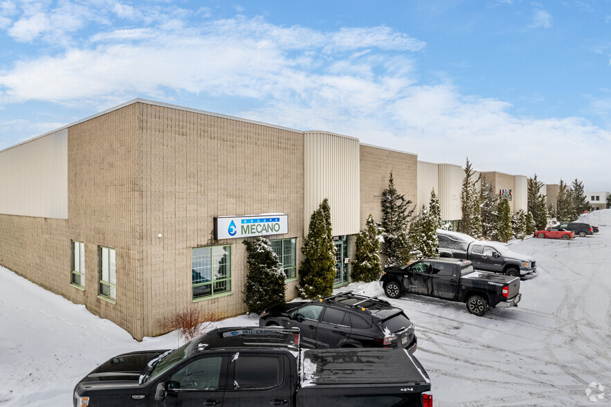 894-930 Rue Bergar, Laval, QC for lease - Building Photo - Image 2 of 5