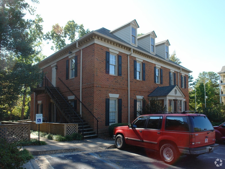 2310 Peachford Rd, Atlanta, GA for lease - Building Photo - Image 3 of 13