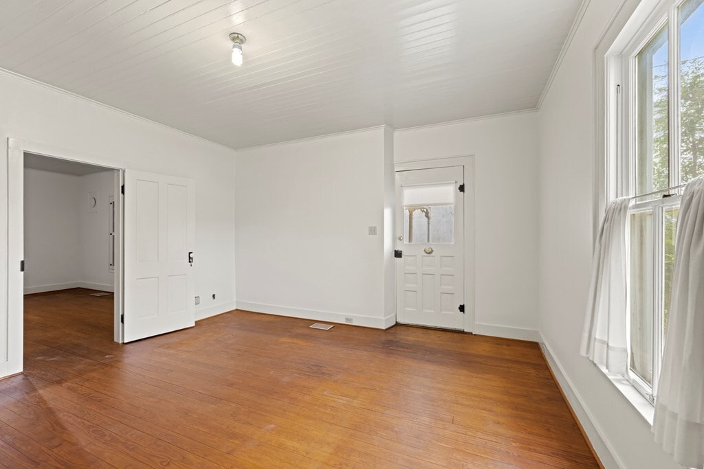 421 W Main St, Fredericksburg, TX for sale Interior Photo- Image 1 of 12