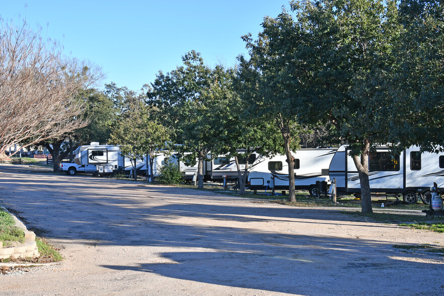 2008-2012 Fisher St, Goldthwaite, TX for sale - Building Photo - Image 2 of 17