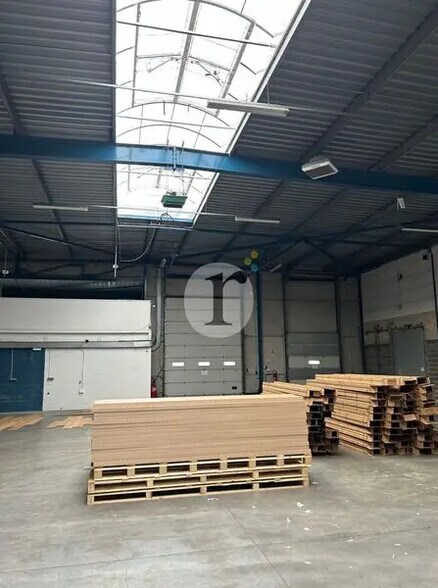 Flex in Roncq for lease - Building Photo - Image 2 of 5